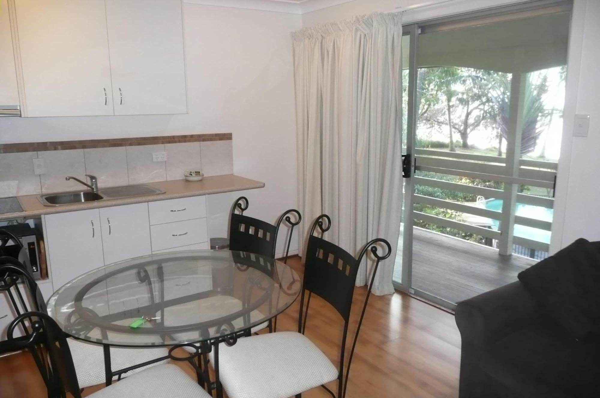 Beachside Holiday Units Боуен Екстер'єр фото