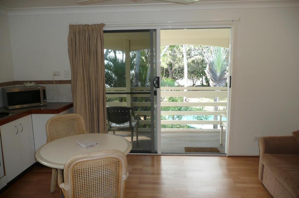 Beachside Holiday Units Боуен Номер фото
