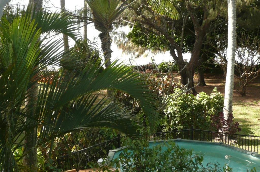 Beachside Holiday Units Боуен Номер фото