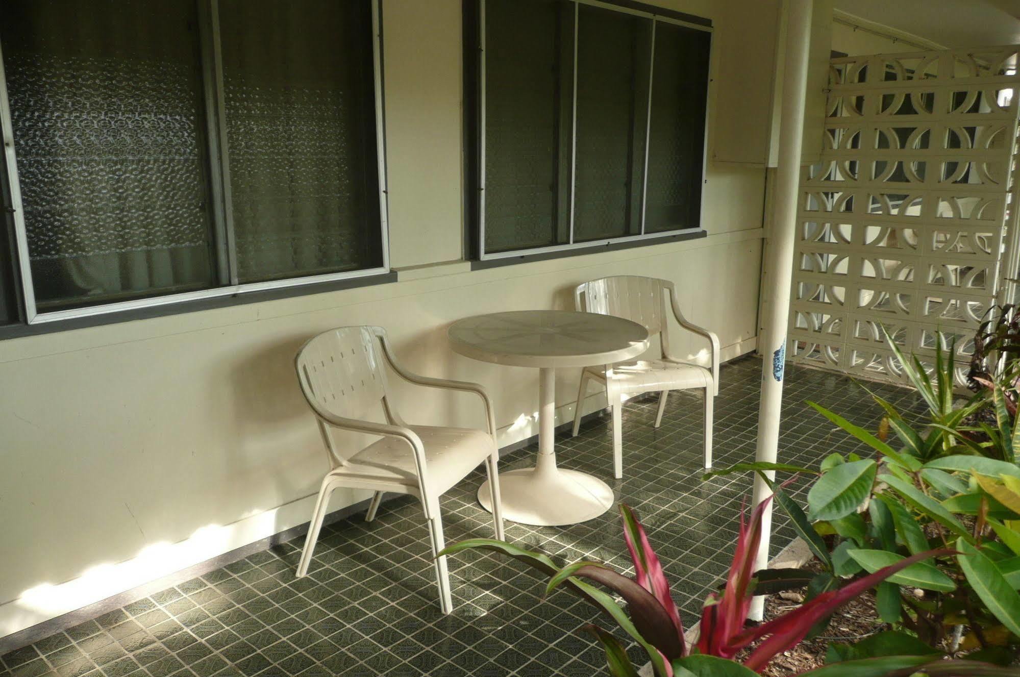 Beachside Holiday Units Боуен Екстер'єр фото